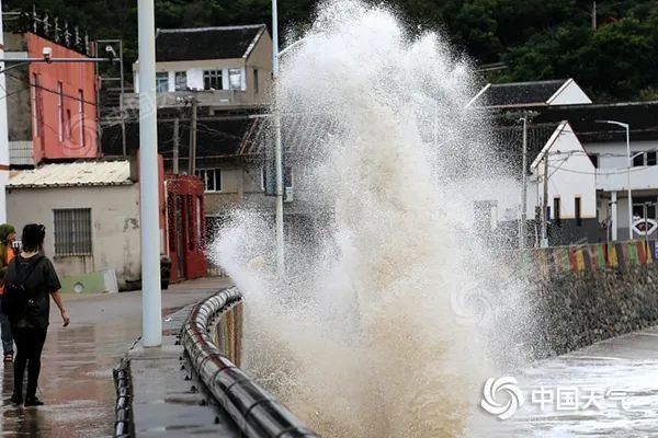 Bão In-Fa chính thức đổ bộ lần 2 vào Trung Quốc, đe dọa gây mưa cực lớn và ngập lụt